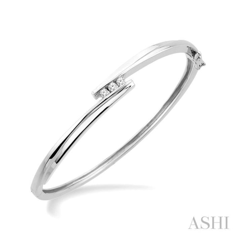 1/6 ctw Round Cut Diamond Bangle in Sterling Silver