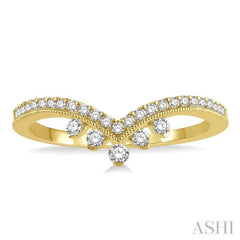 1/4 ctw Chevron Shank Round Cut Diamond Band in 14K Yellow Gold