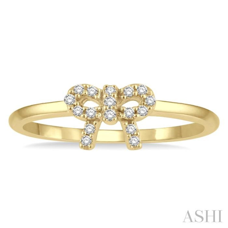 1/10 Ctw Bow Cutout Single Cut Diamond Petite Fashion Ring in 10K Yellow Gold