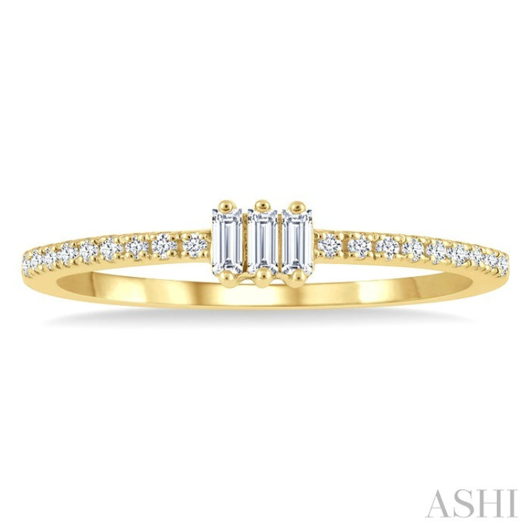 1/5 Ctw Baguette and Round Cut Diamond Petite Fashion Ring in 10K Yellow Gold