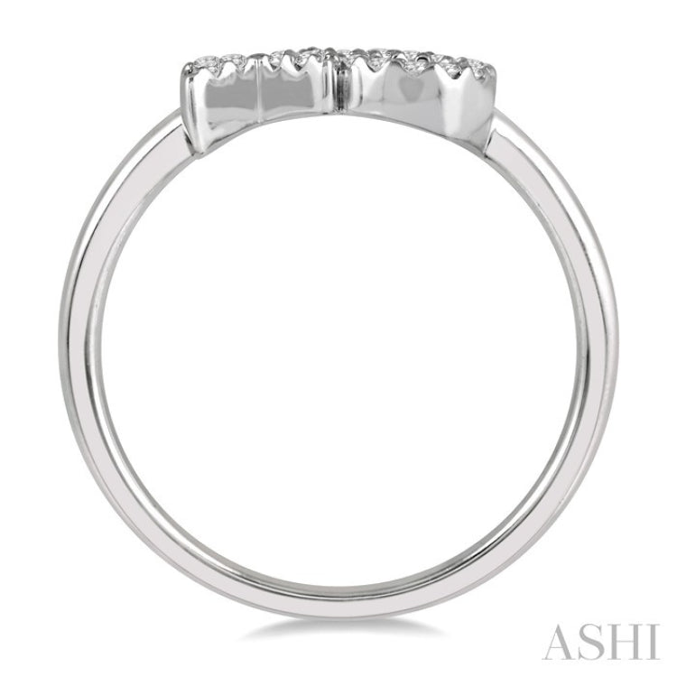 1/6 Ctw 'XO' Hugs and Kisses Round Cut Diamond Petite Fashion Ring in 10K White Gold