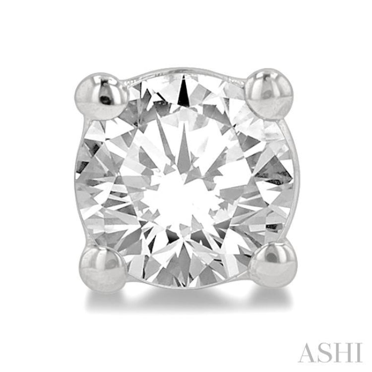 1/2 Ctw Round Cut Diamond Stud Earrings in 14K White Gold