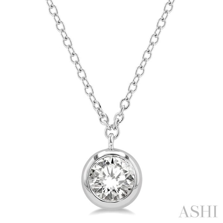 1/2 Ctw Round Cut Diamond Pendant With Chain in 14K White Gold