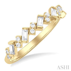 1/3 Ctw Zigzag Scatter Baguette and Round Cut Diamond Fashion Band in 14K Yellow Gold