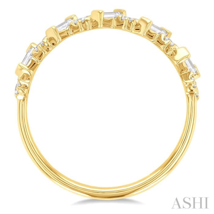 1/3 Ctw Zigzag Scatter Baguette and Round Cut Diamond Fashion Band in 14K Yellow Gold