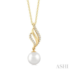 7 MM Conch Round Shape Cultured Pearl and 1/10 Ctw Conch Round Cut Diamond Fashion Pendant With Chain in 10K Yellow Gold