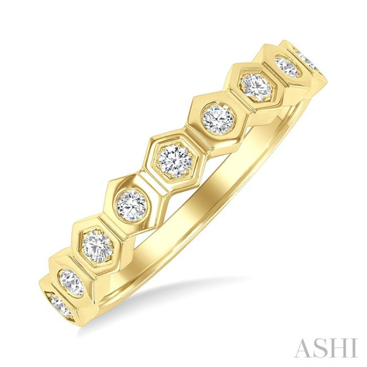 1/5 Ctw Hexagon Shape Link Round Cut Diamond Fashion Ring in 14K Yellow Gold