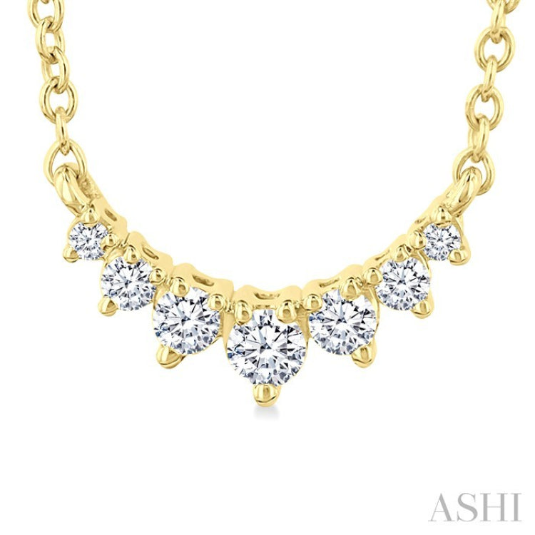 1/8 Ctw Graduated Petite Diamond Smile Necklace in 14K Yellow Gold