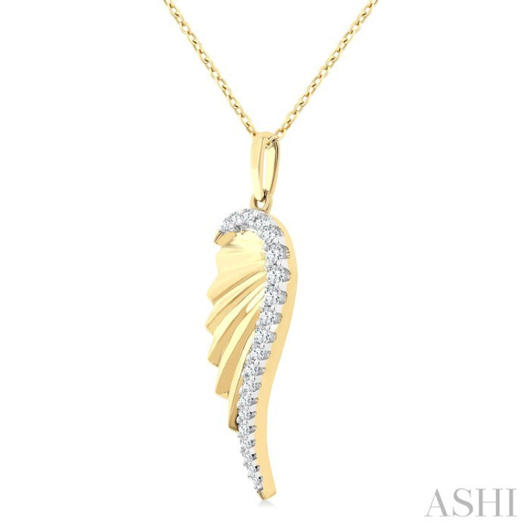 1/5 Ctw Fluted Texture Angel Wing Round Cut Diamond Pirouette Fashion Pendant With Chain in 10K Yellow Gold