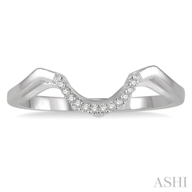 1/20 Ctw Deep Curve Center Winged Shank Round Cut Diamond Wedding Band in 14K White Gold