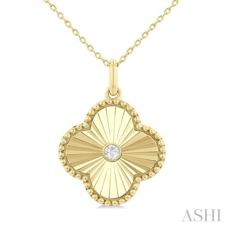 1/20 Ctw Clover Fluted Medallion Round Cut Diamond Pirouette Pendant With Chain in 10K Yellow Gold